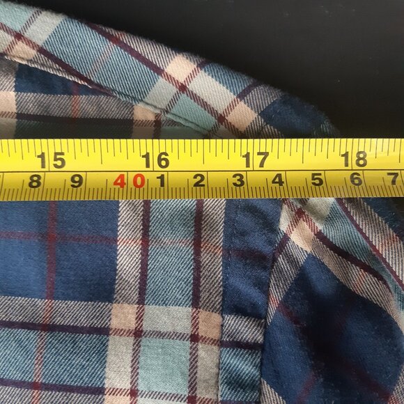 Banana Republic SZ M Lightweight Flannel Men's Blue Plaid Button Up Shirt - Picture 9 of 12